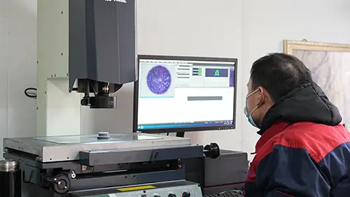 তীক্ষ্ণ দৃষ্টি এবং সুনির্দিষ্ট নির্দেশিকা সহ, আমরা দৃঢ়ভাবে ছাঁচের জন্য মানসম্পন্ন প্রতিরক্ষা লাইন স্থাপন করি।